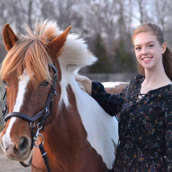 Meet your Posher, Brooke - Picture 1 of 1